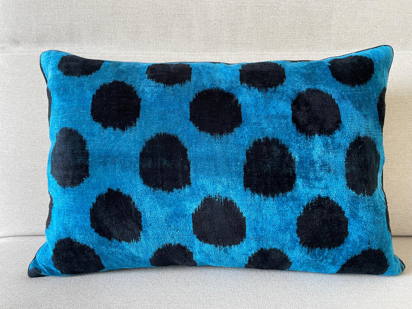 Ikat velvet cushion Hand made (40x60cm)
