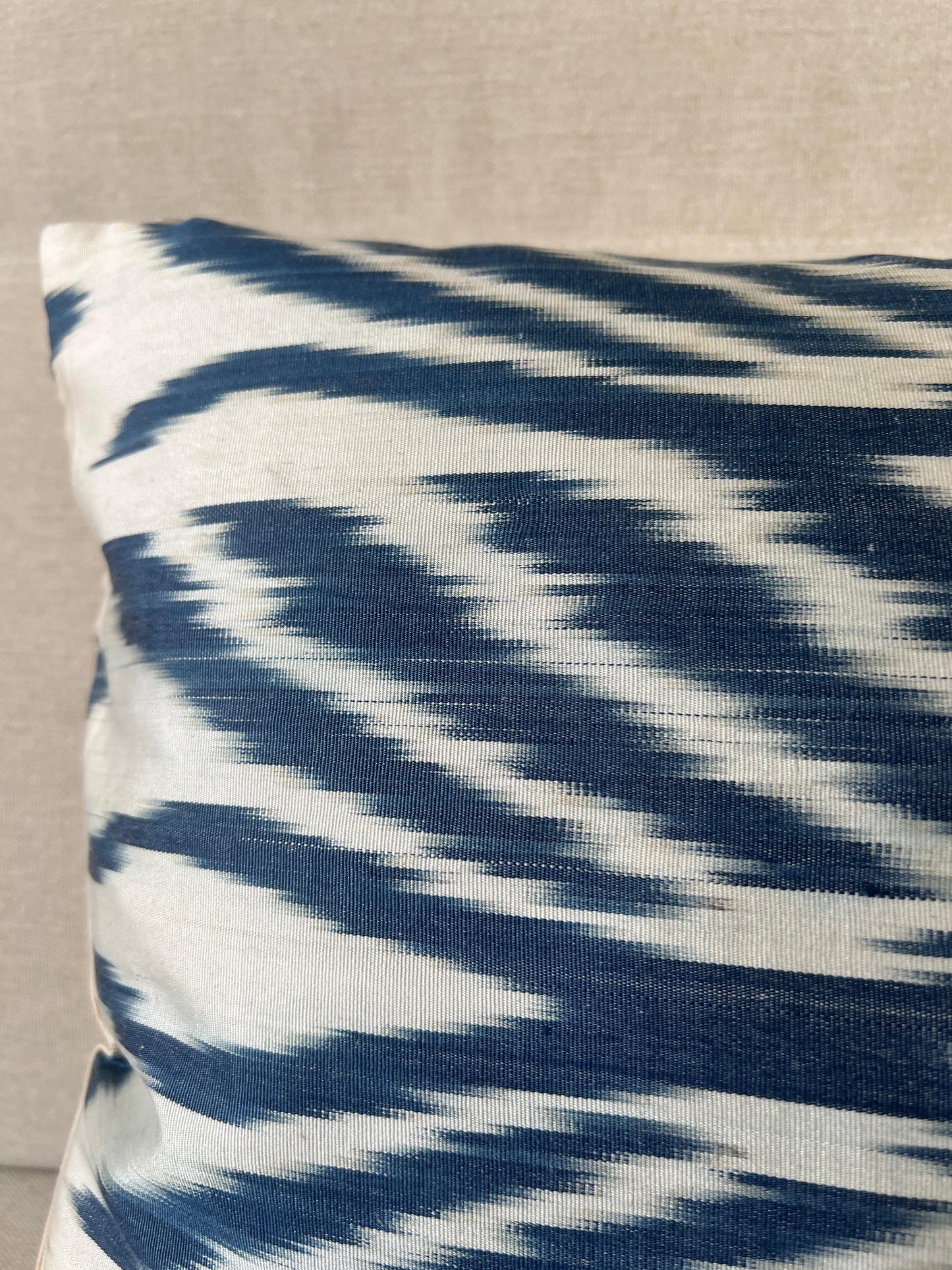 Ikat Silk cushion Hand made (40x60cm)