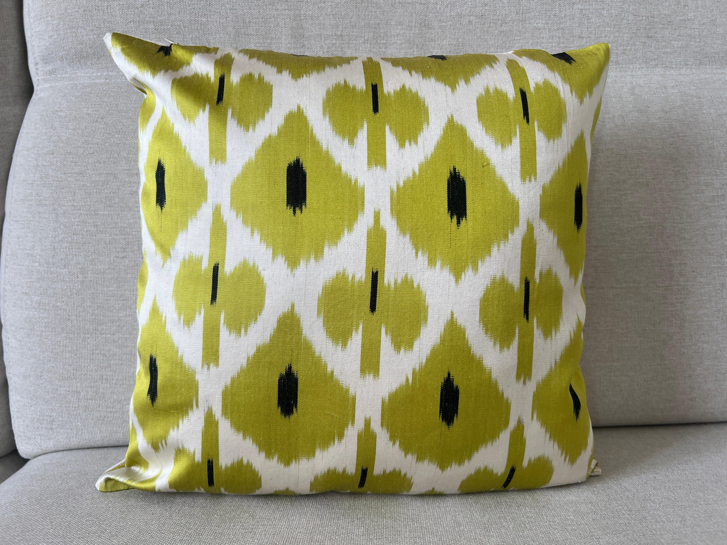 Ikat Velvet silk cushion 40x40cm.