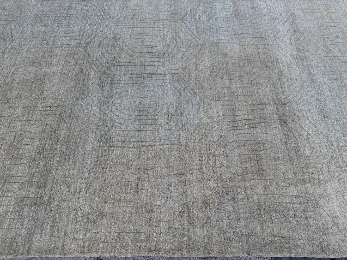 Contemporary design rug