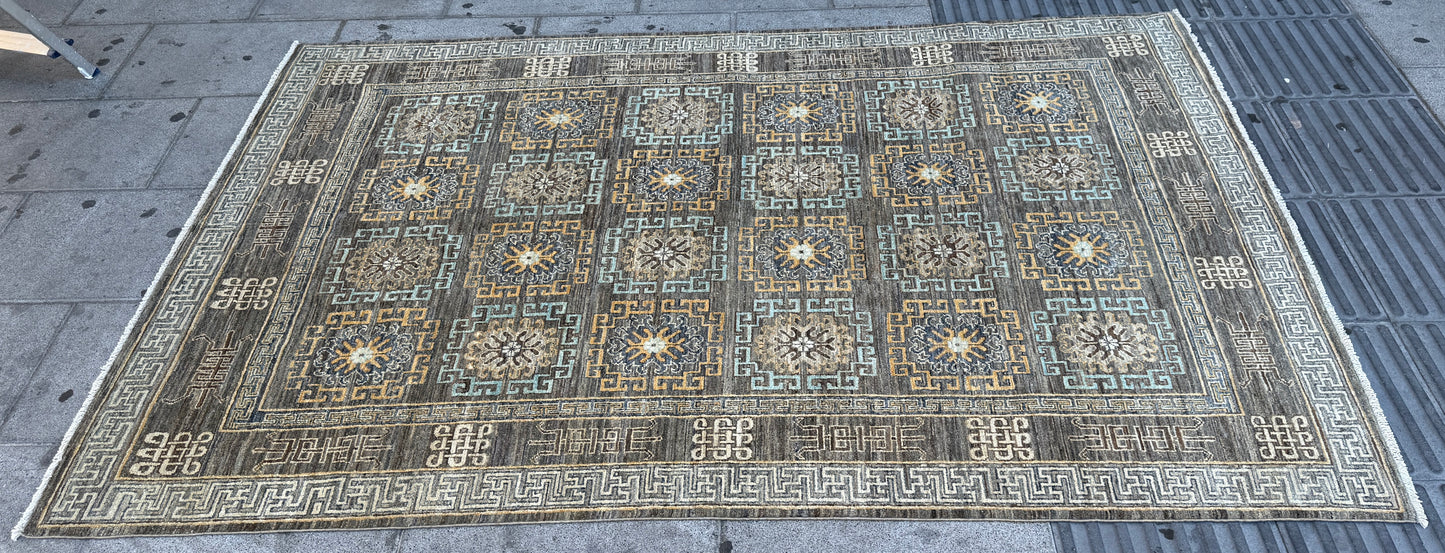 Oriental rug 261x174cm