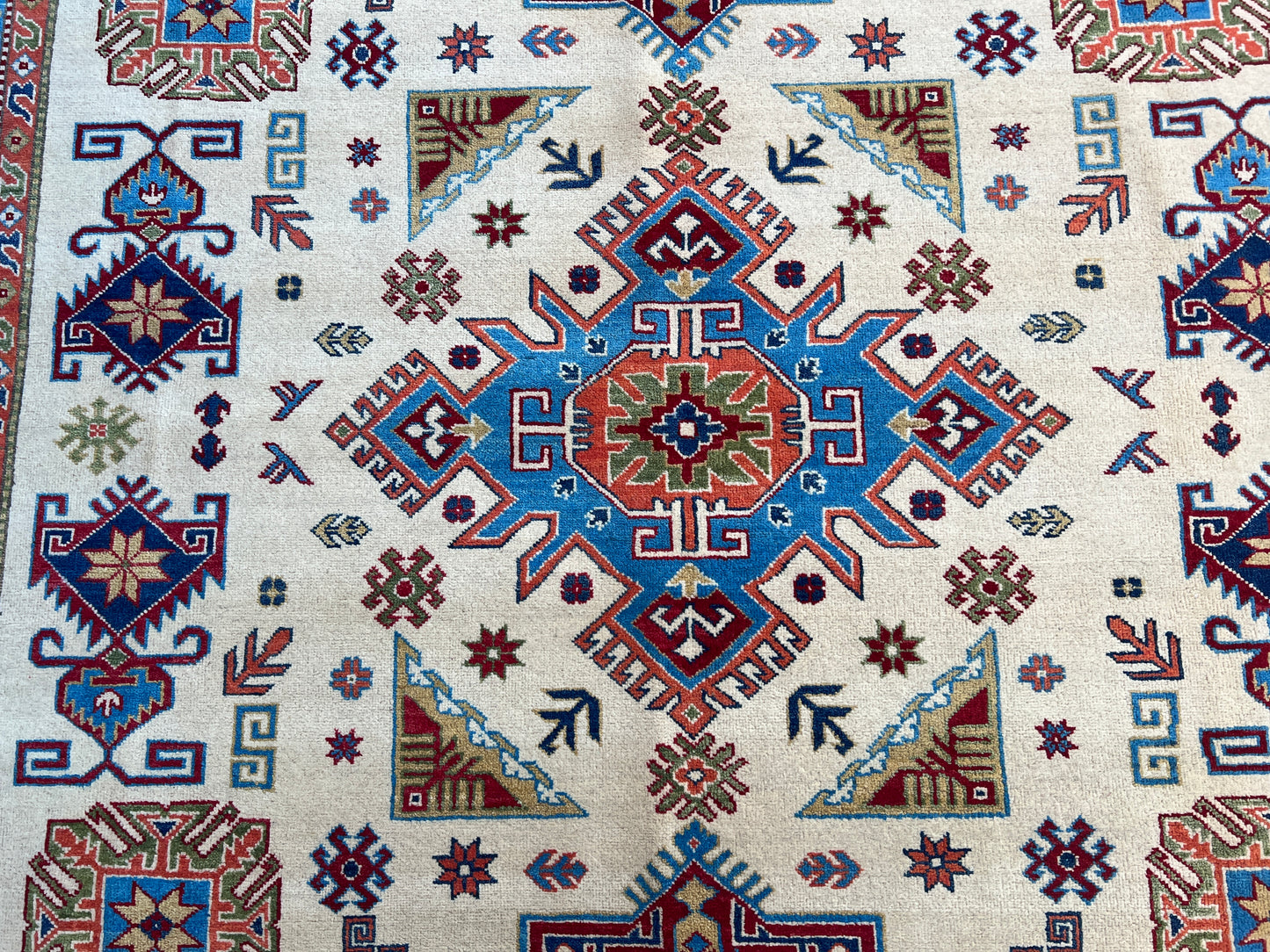 Oriental Stunning Rug.