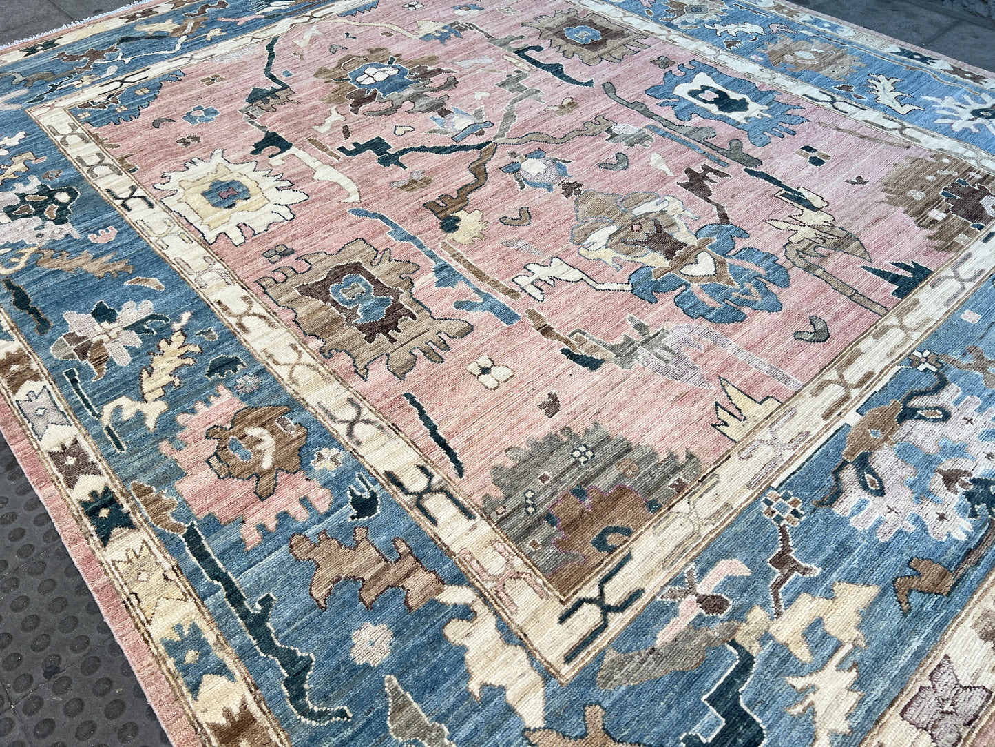 Oriental Stunning Rug.