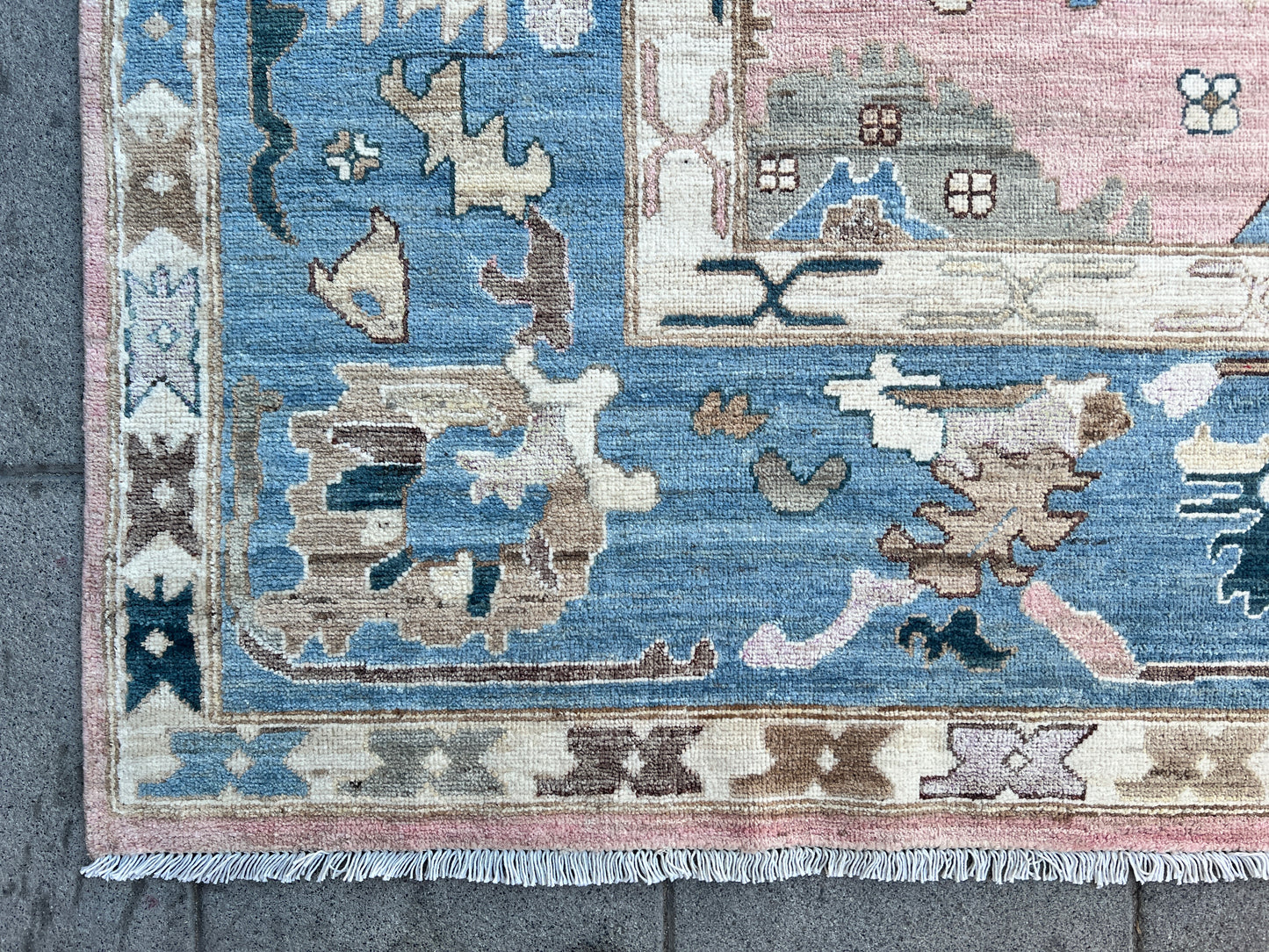 Oriental Stunning Rug.