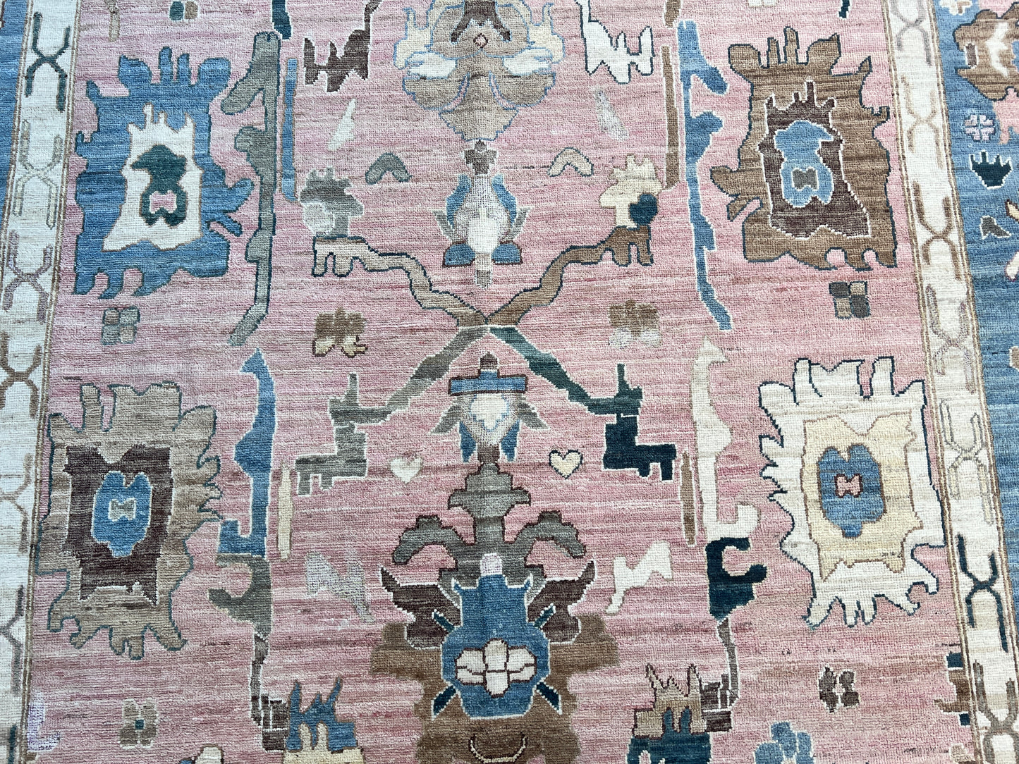 Oriental Stunning Rug.