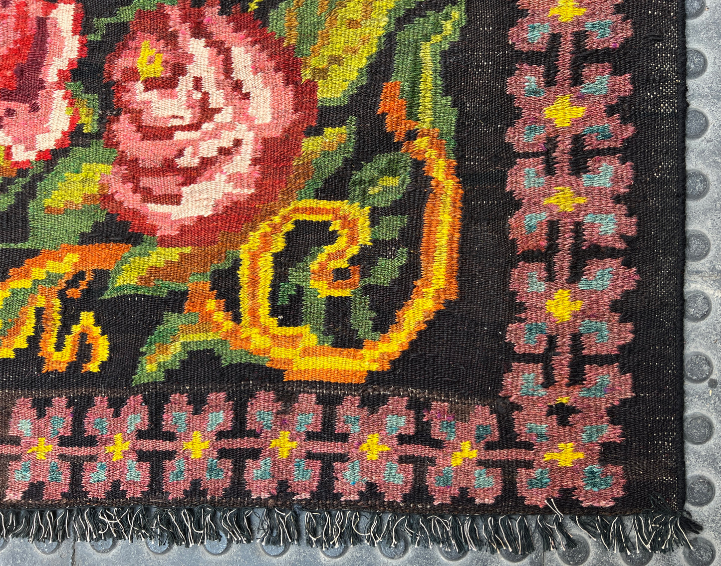 Moldovian Floral Vintage kilim (248x140cm)