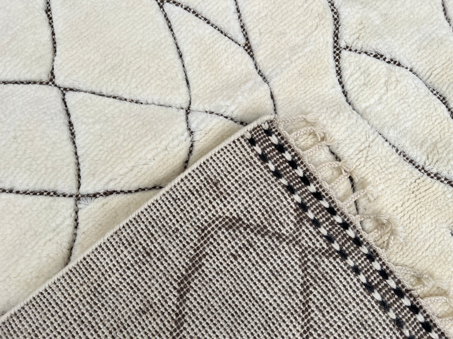 Contemporary Moroccan berber rug