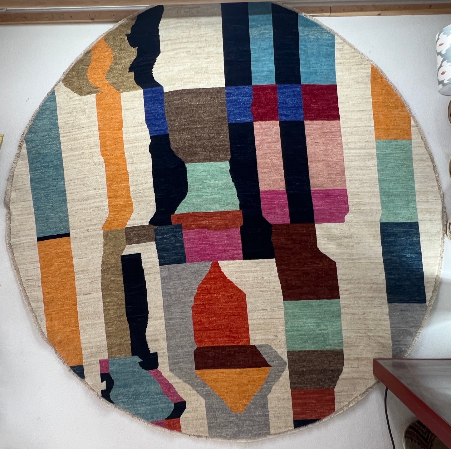 Round Contemporary modern Rug.