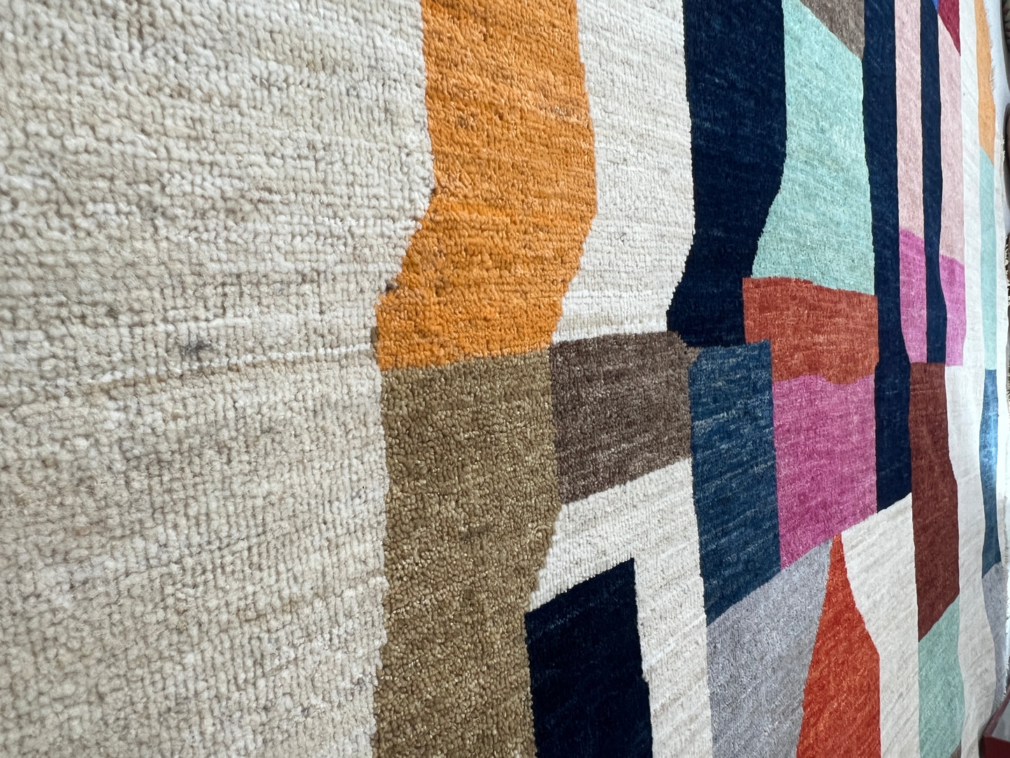 Round Contemporary modern Rug.