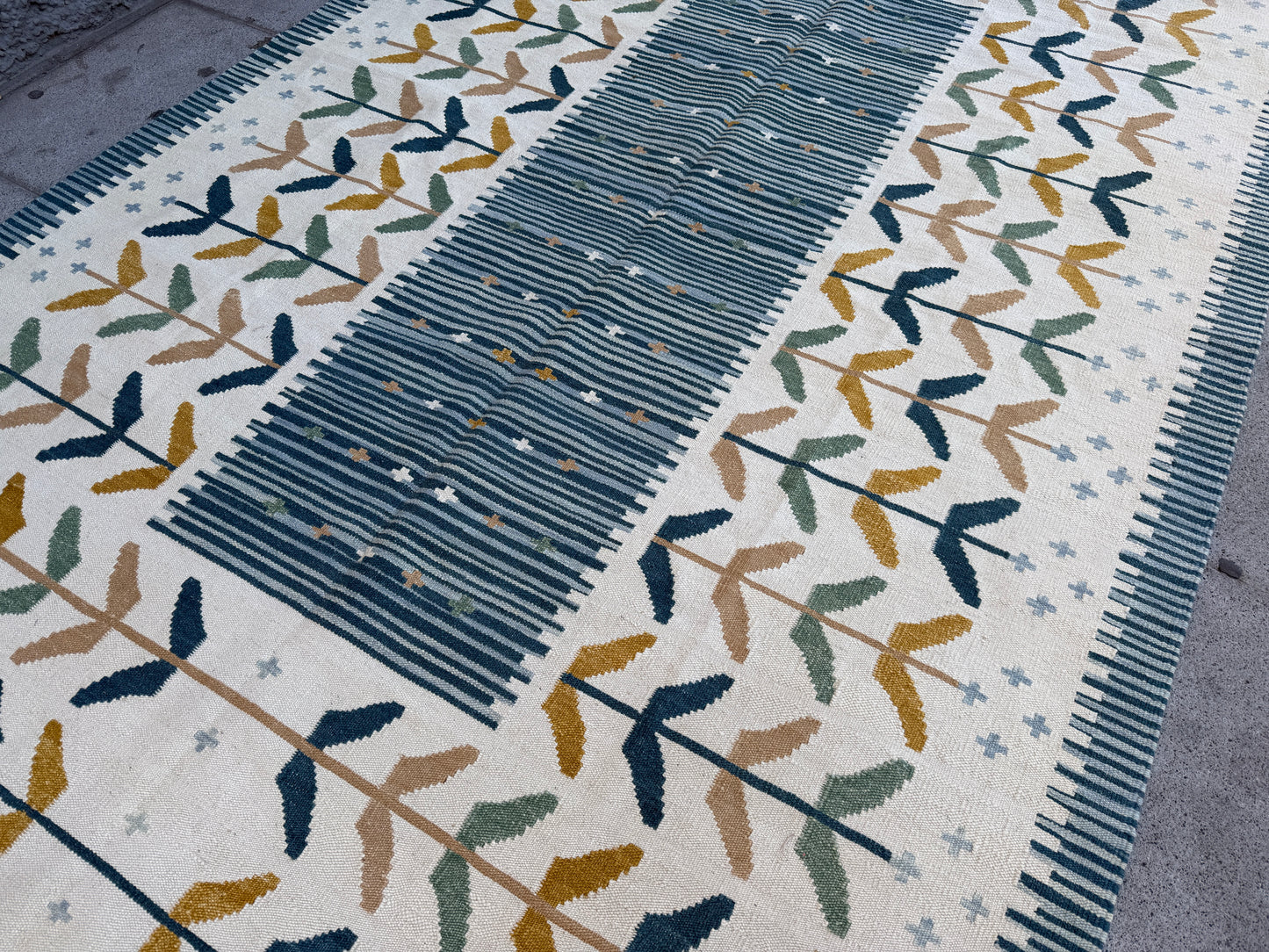 Contemporary design kilim 277x190cm