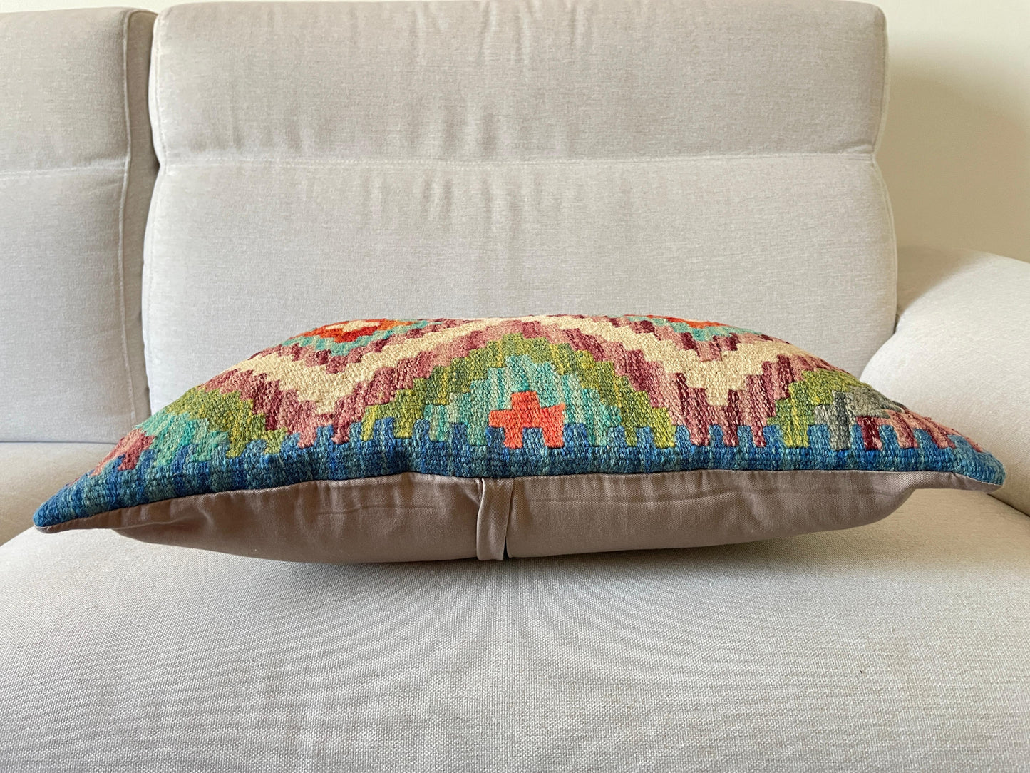 Hand woven Kilim cushion cover (60x40cm)