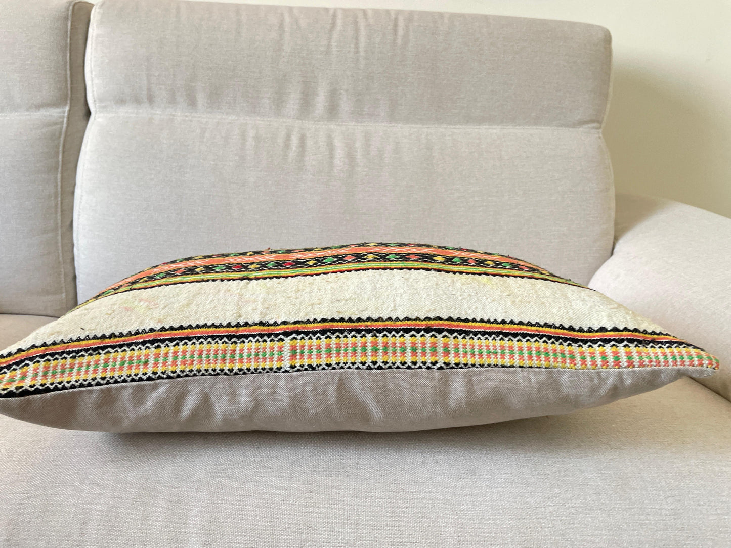 Hand woven Kilim cushion cover (60x40cm)