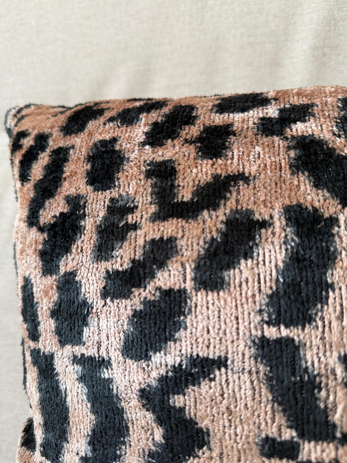 Ikat velvet cushion Hand made (40x60cm)