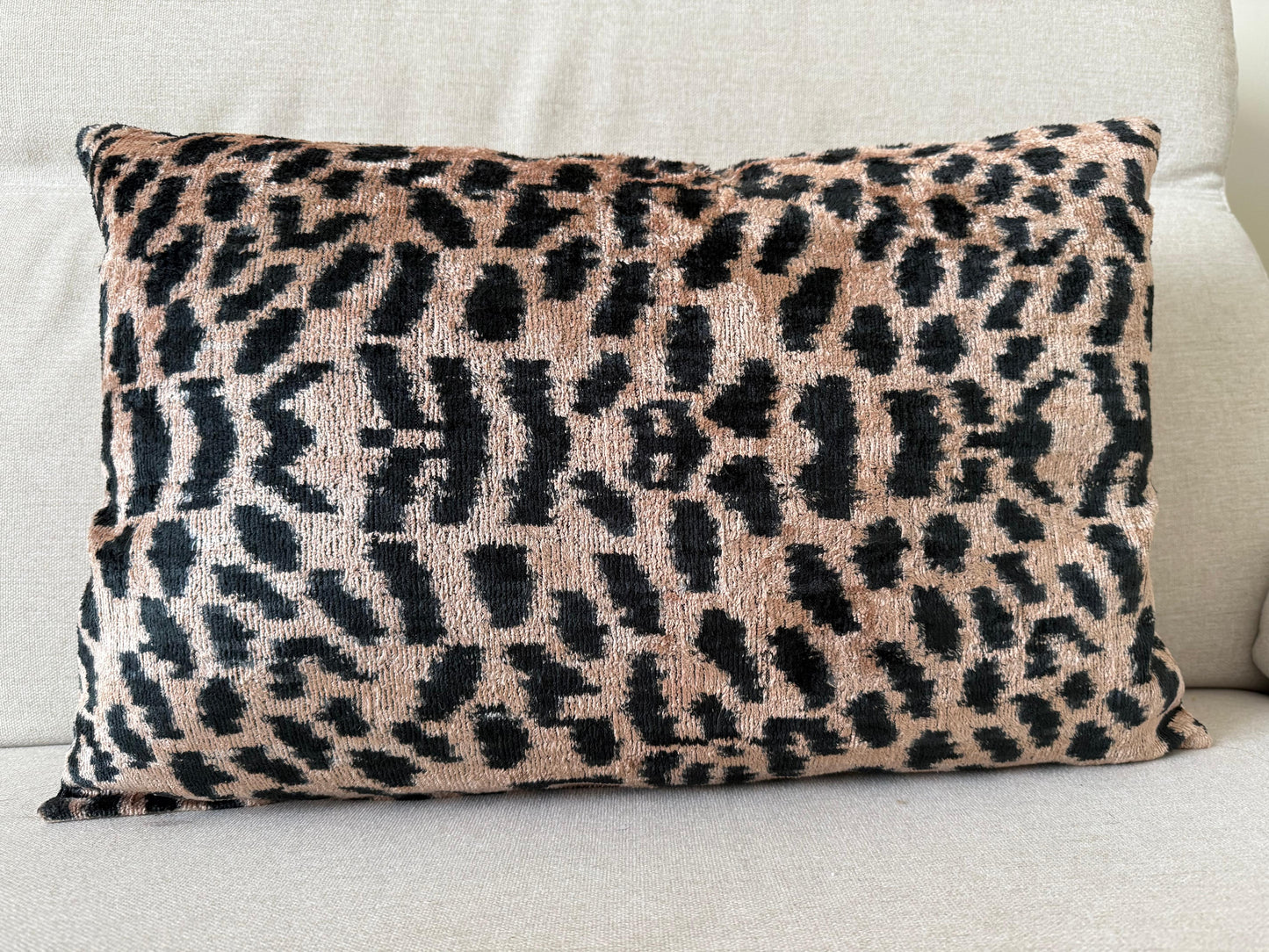 Ikat velvet cushion Hand made (40x60cm)