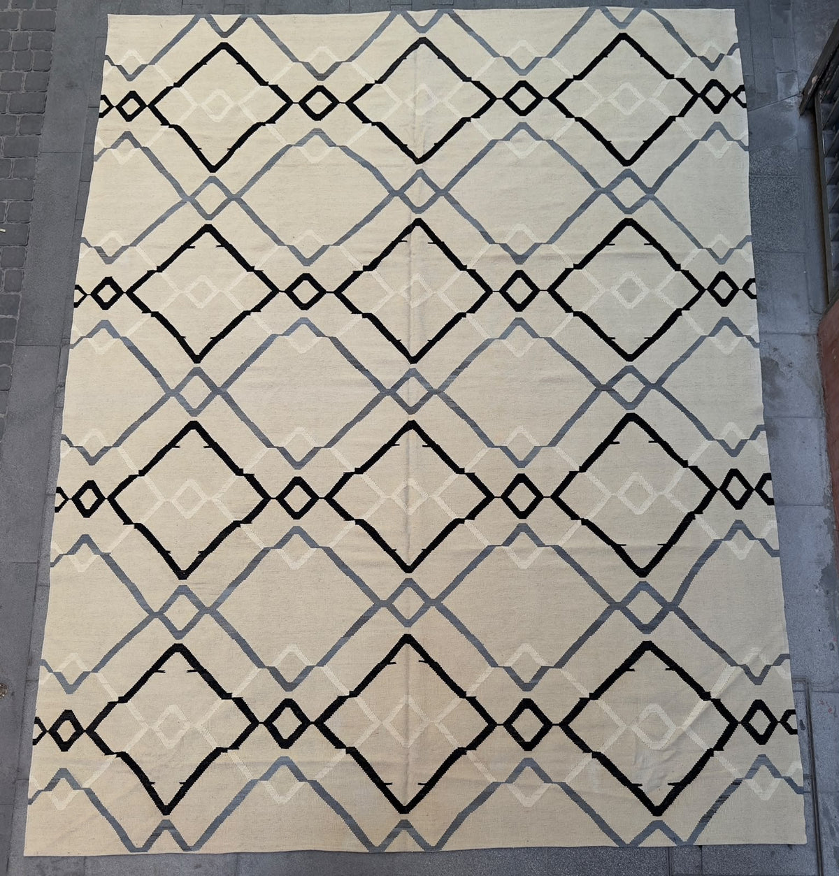 Contemporary design kilim 400 x 300cm