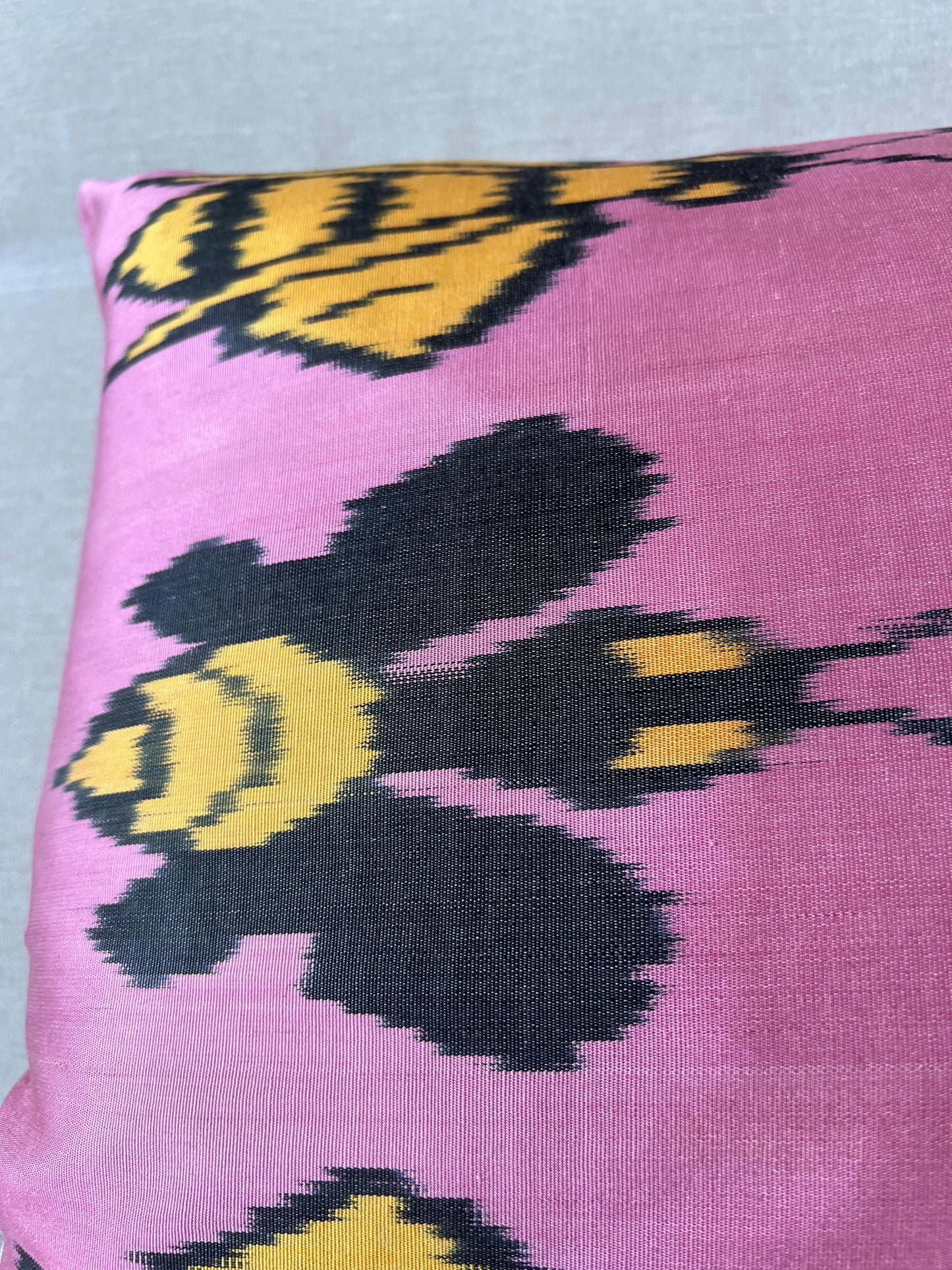 Ikat Silk cushion Hand made (40x60cm)