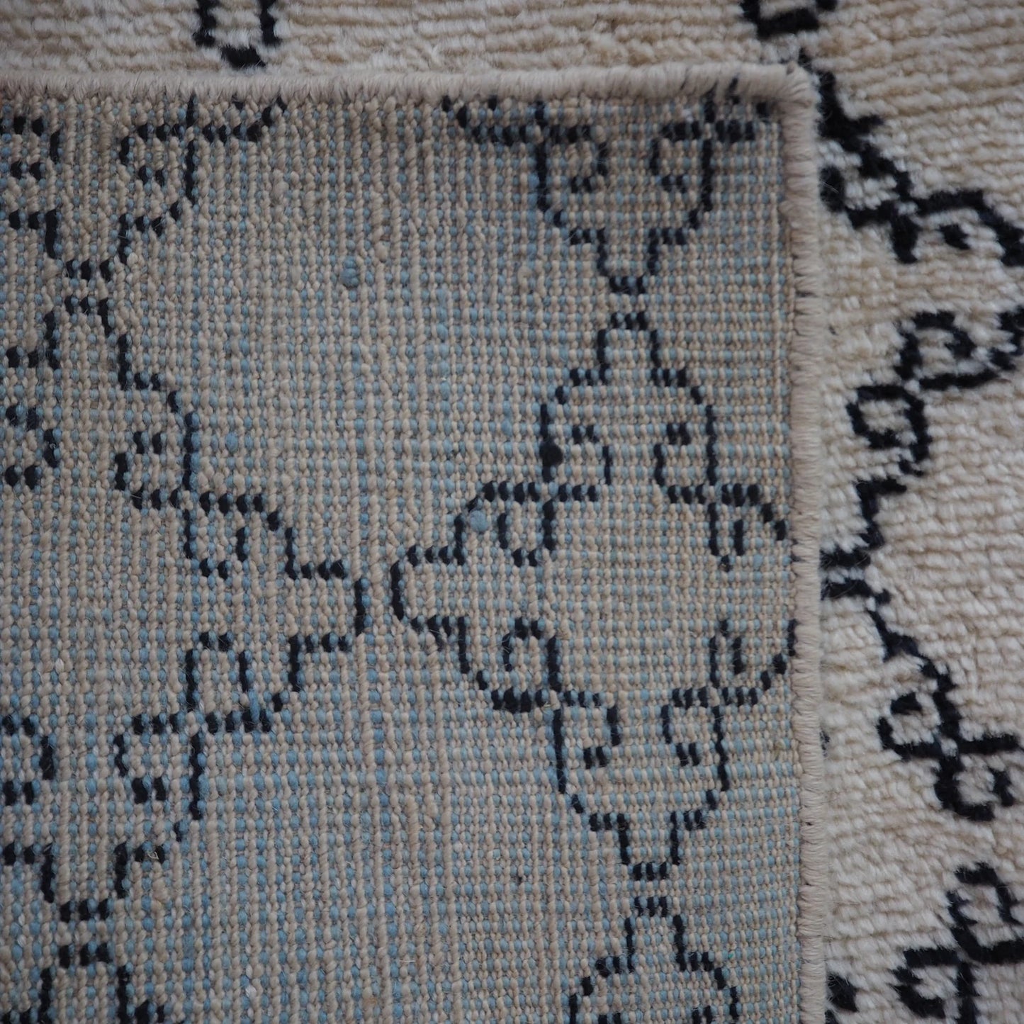 Contemporary Moroccan berber rug