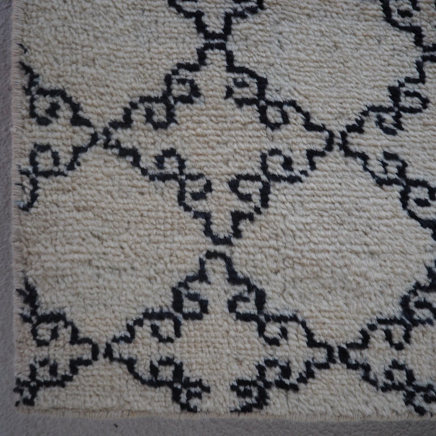 Contemporary Moroccan berber rug