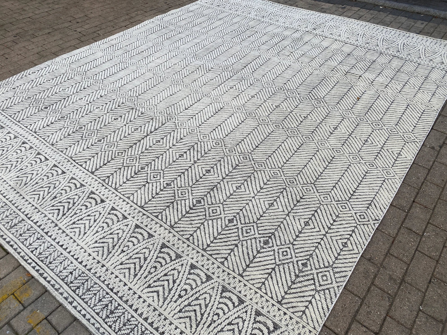 Stunning Modern Art rug.