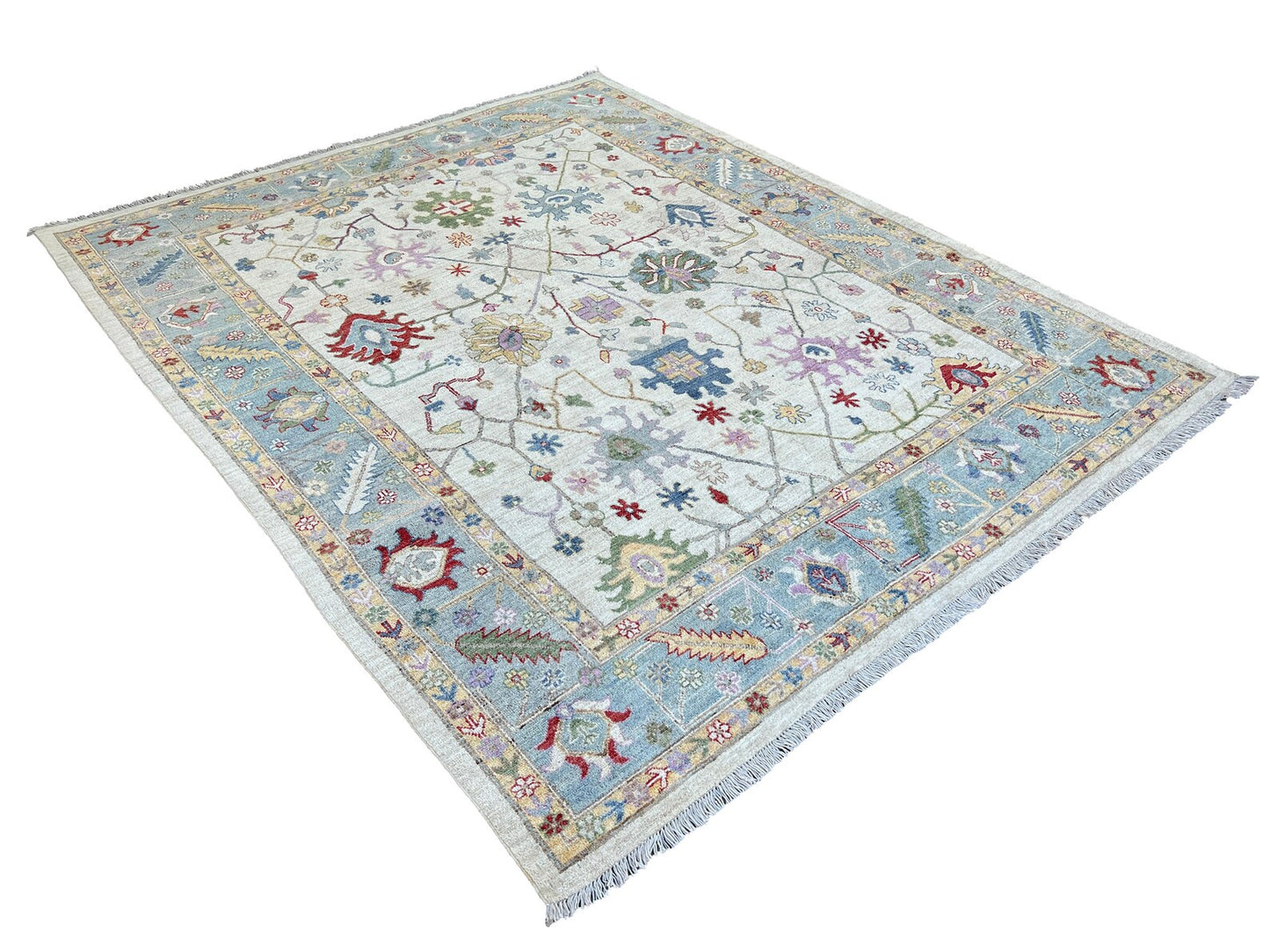 Oriental Stunning Hand knotted Rug.