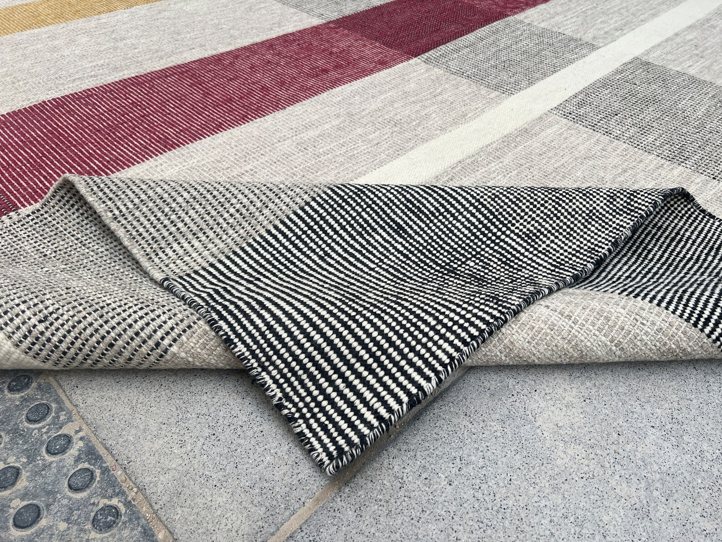 Contemporary stripe design kilim.