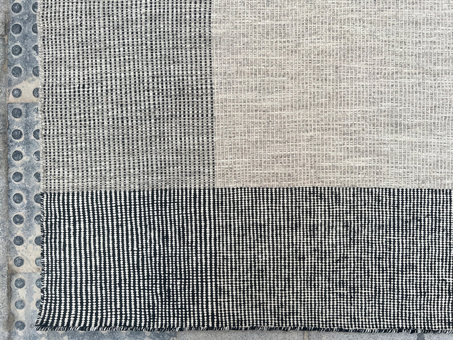 Contemporary stripe design kilim.