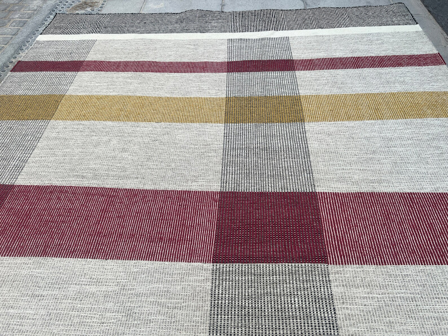 Contemporary stripe design kilim.
