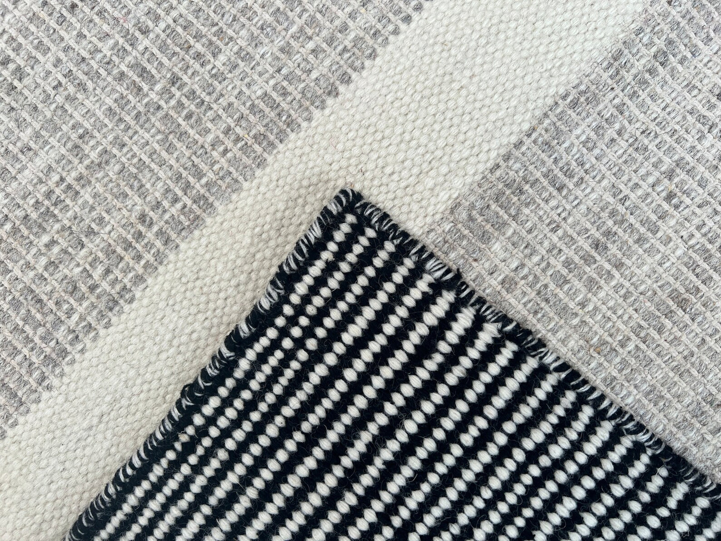 Contemporary stripe design kilim.