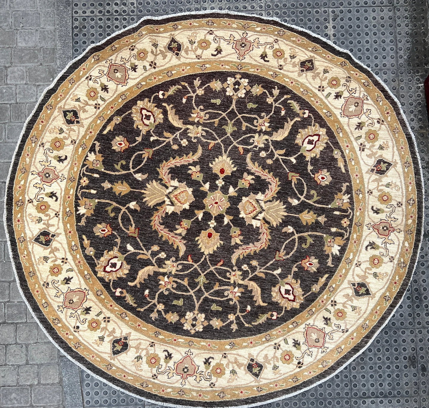Round shape Oriental rug