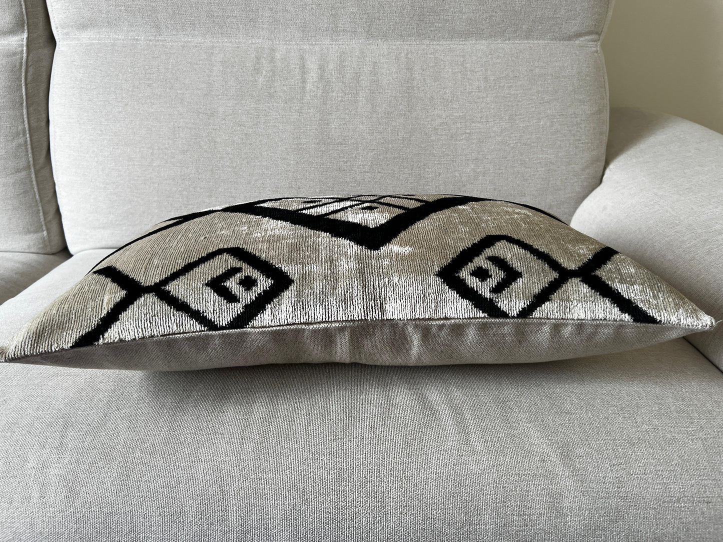 Ikat velvet cushion Hand made (40x60cm)