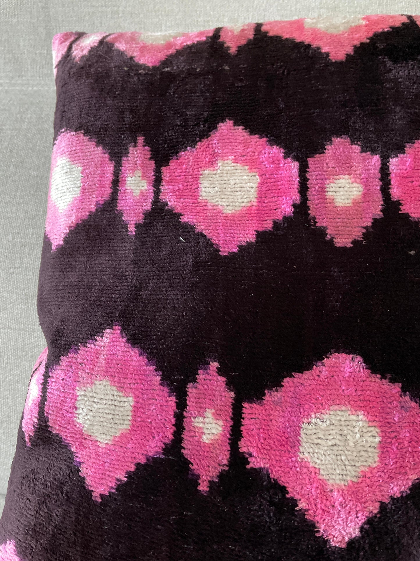 Ikat Velvet silk cushion 40x40cm.