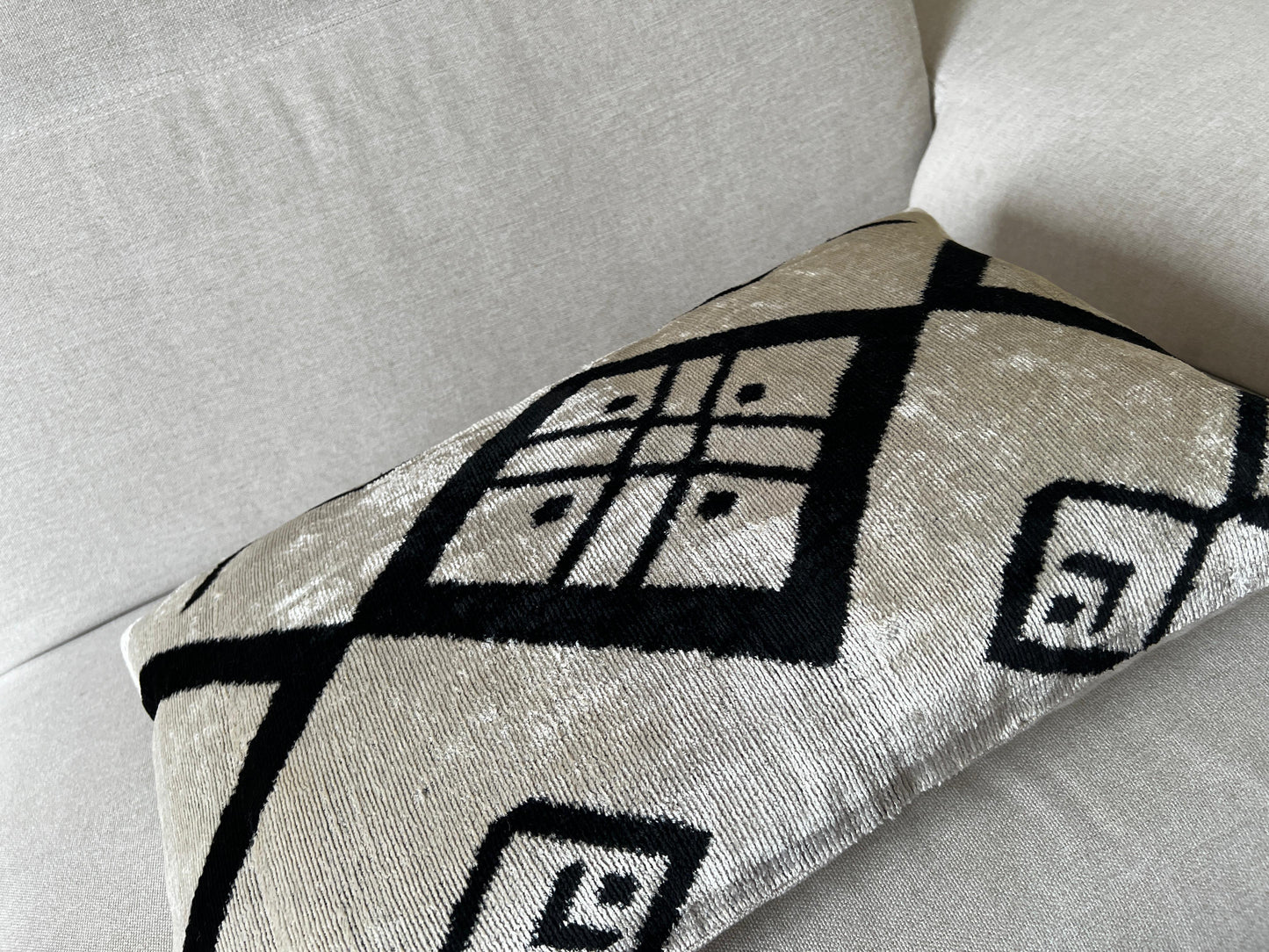 Ikat velvet cushion Hand made (40x60cm)