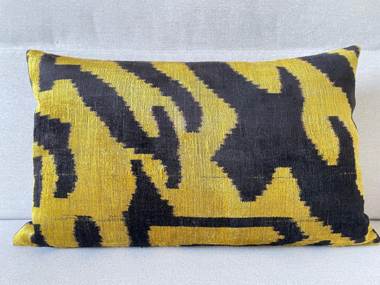 Ikat velvet cushion Hand made (40x60cm)