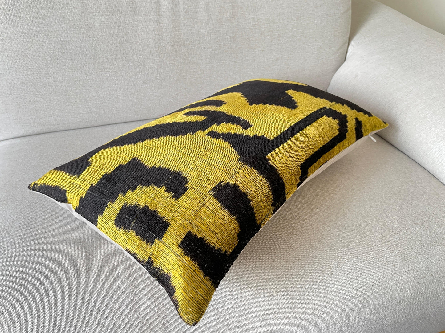 Ikat velvet cushion Hand made (40x60cm)