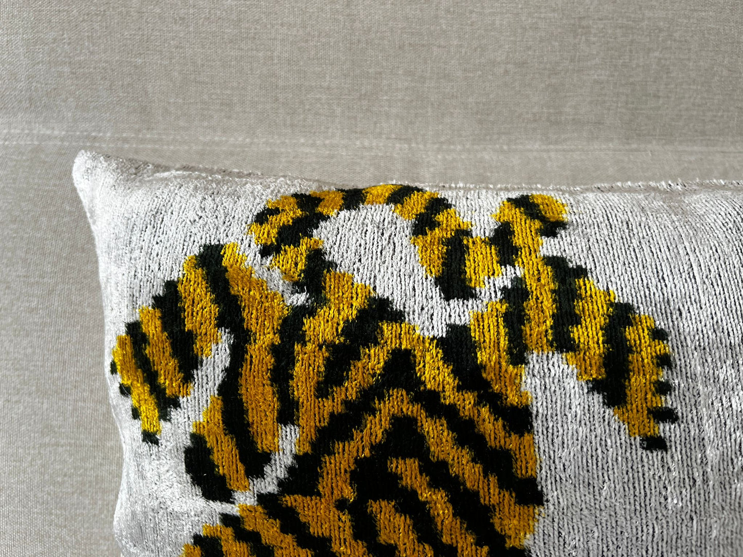 Ikat velvet cushion Hand made (40x60cm)
