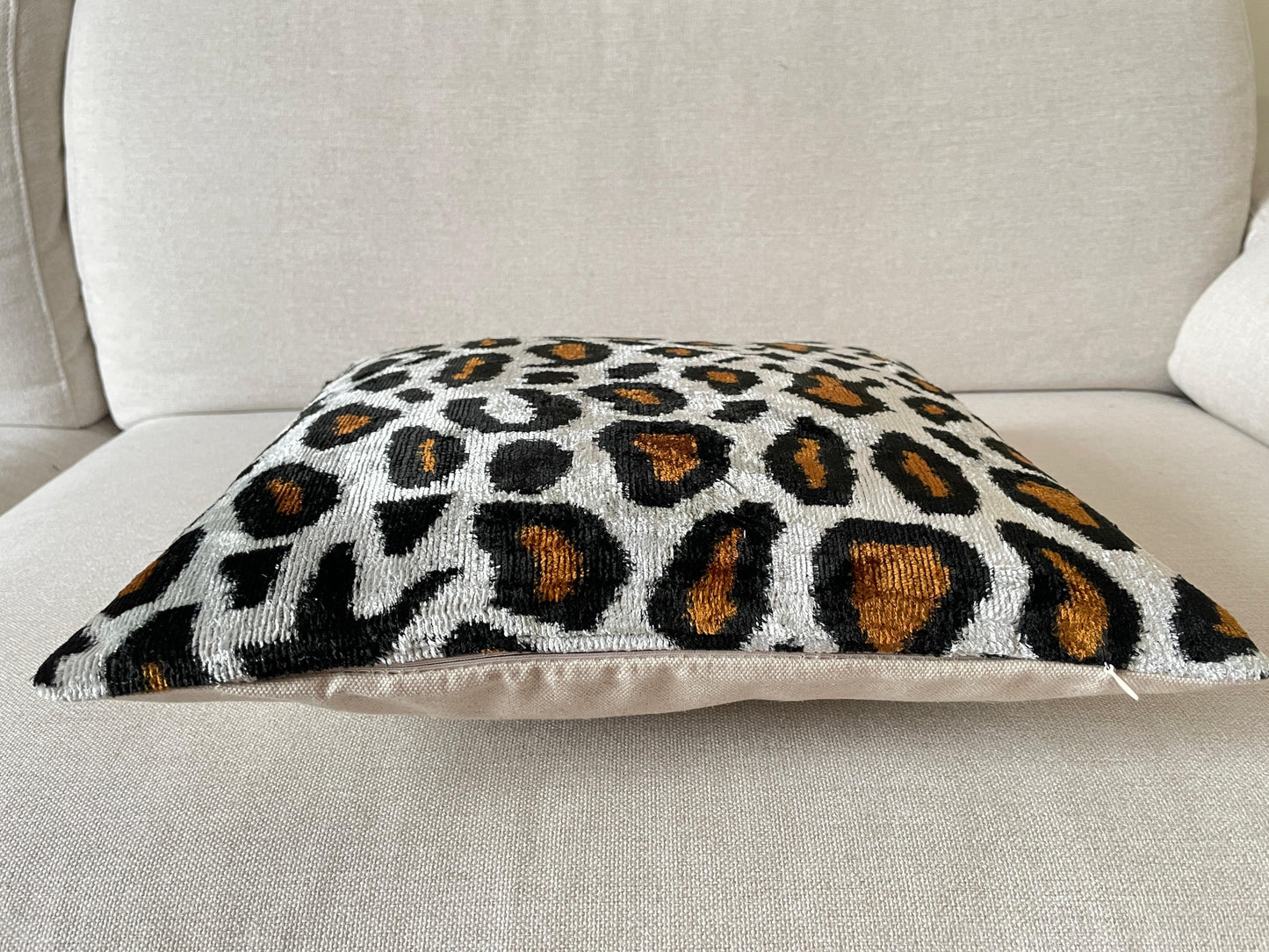 Ikat Velvet silk cushion 40x40cm.