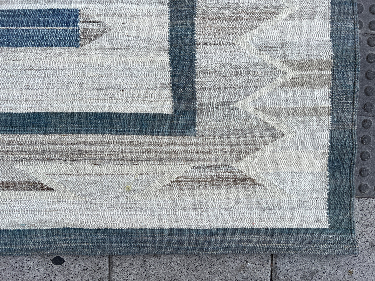 Contemporary Design kilim.