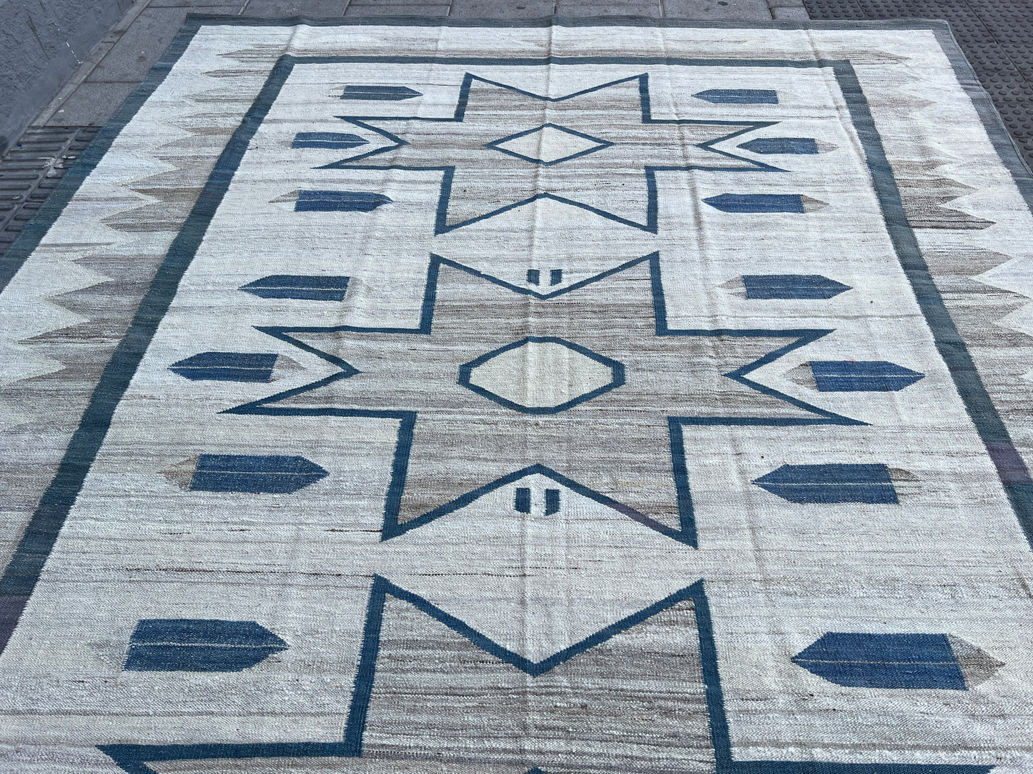 Contemporary Design kilim.