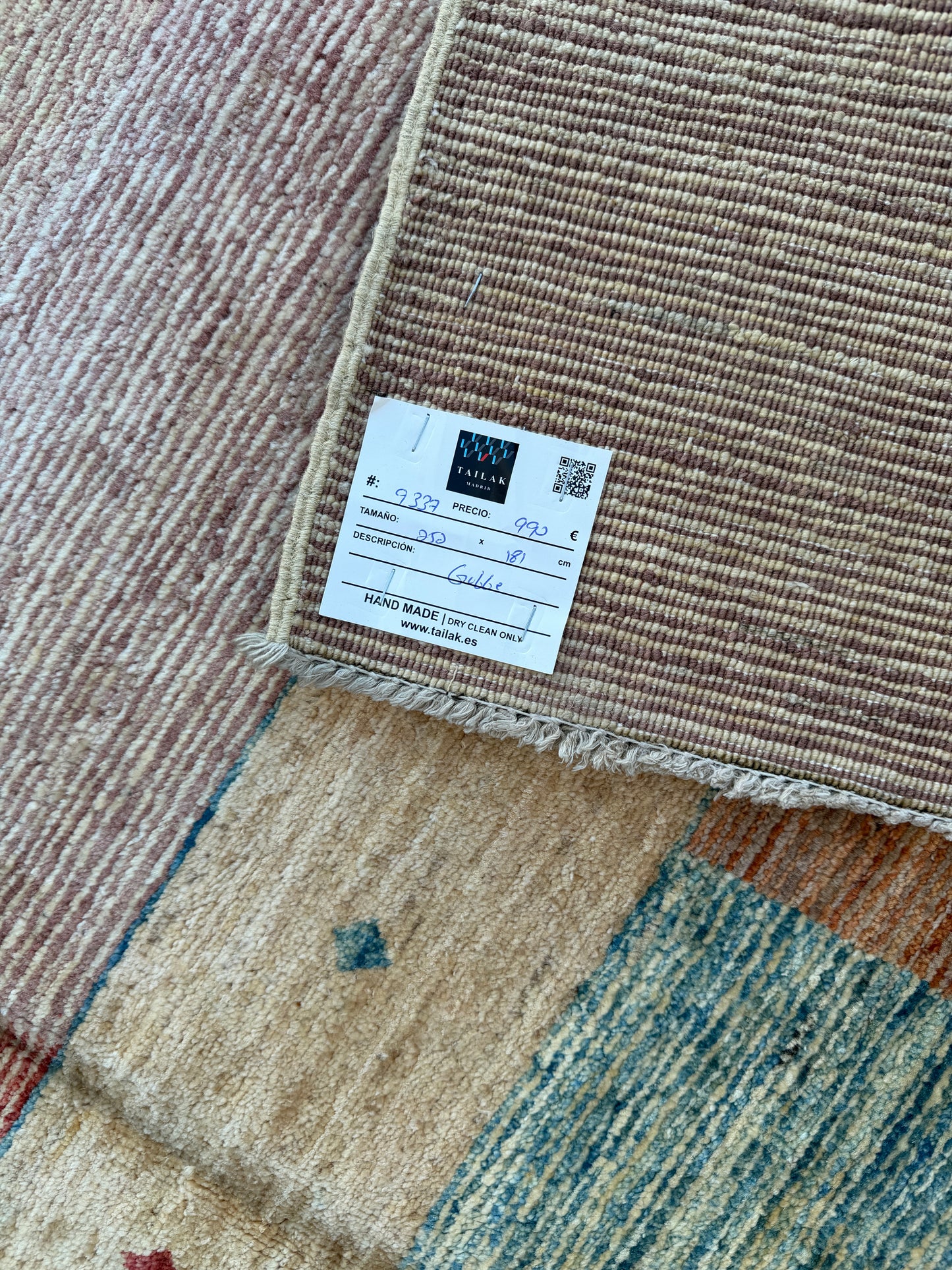 Oriental rug 252x180cm