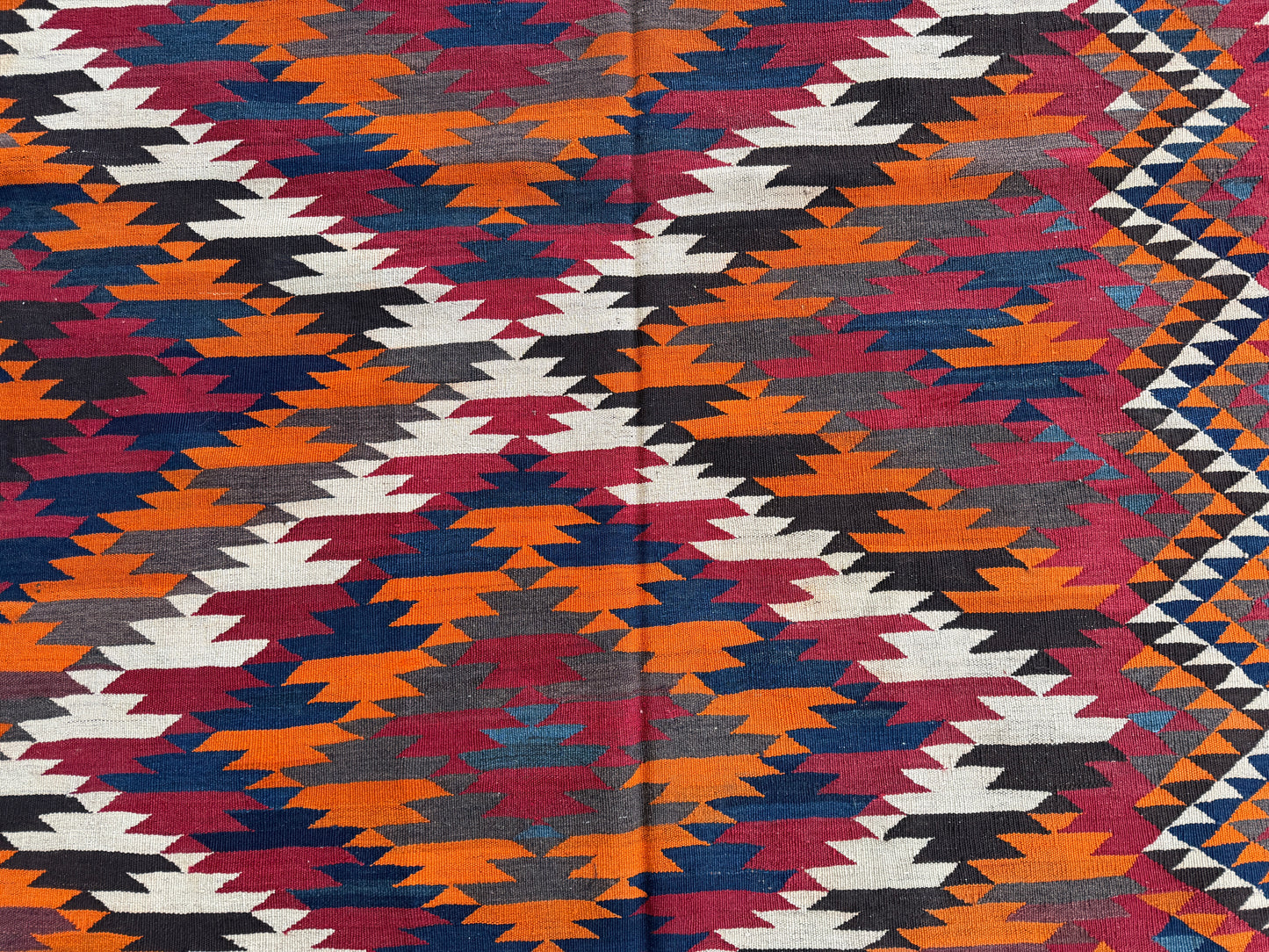 Vintage kilim. 166x132cm