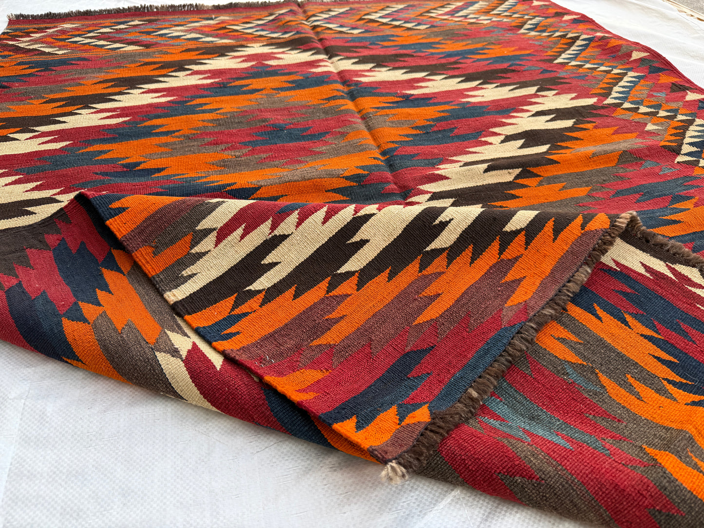 Vintage kilim. 166x132cm