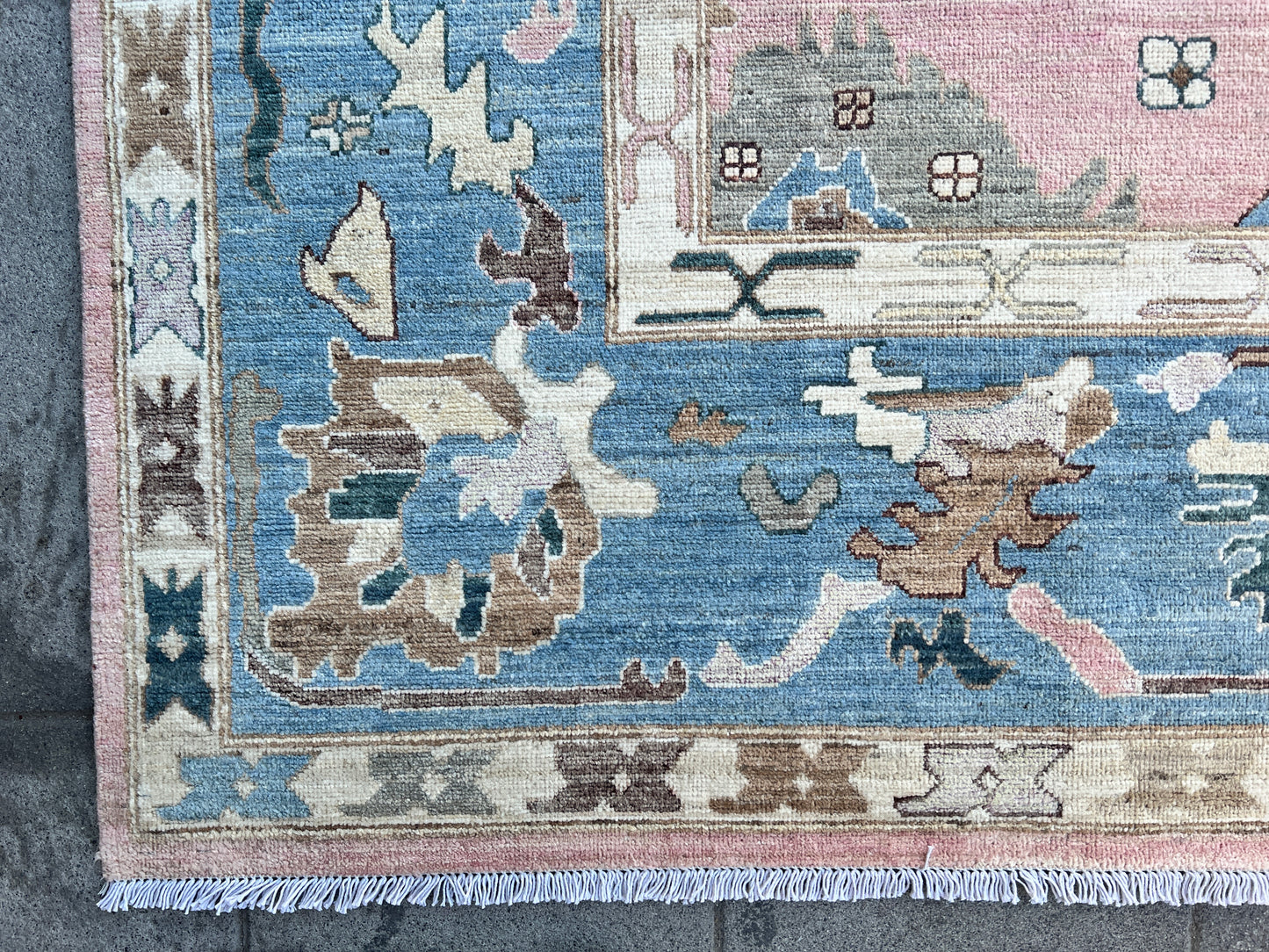 Oriental Stunning Rug.
