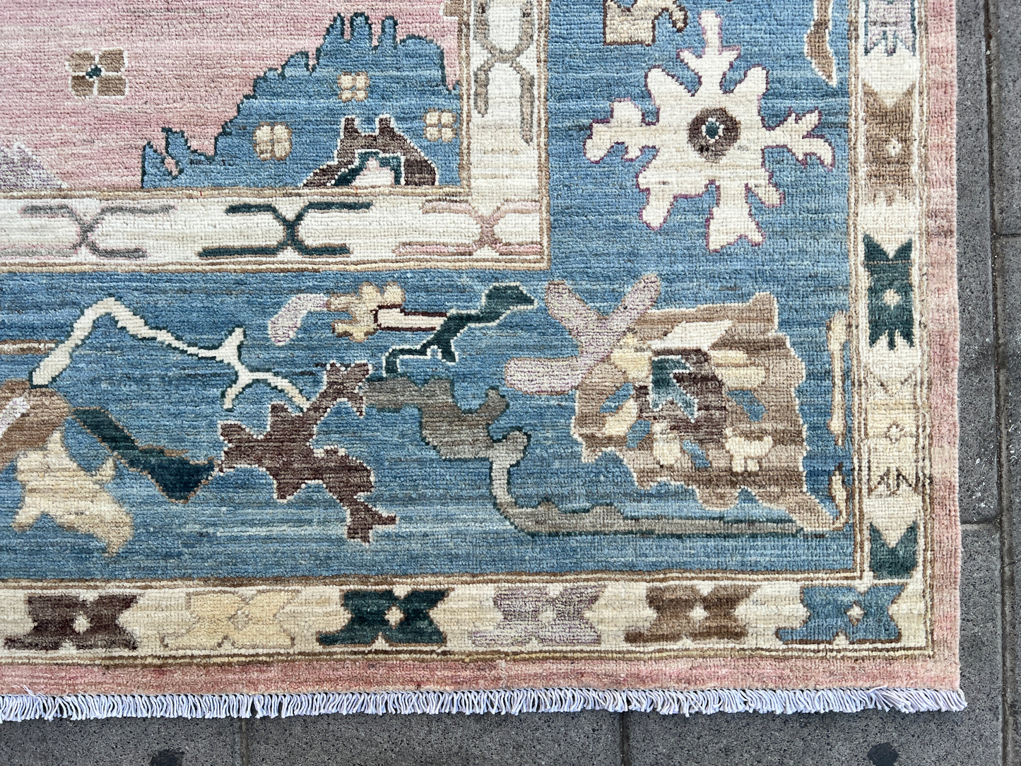Oriental Stunning Rug.