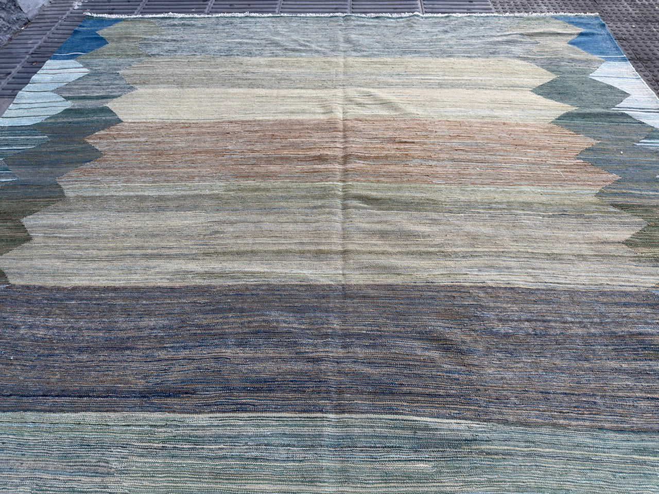 Contemporary design kilim 362x282cm