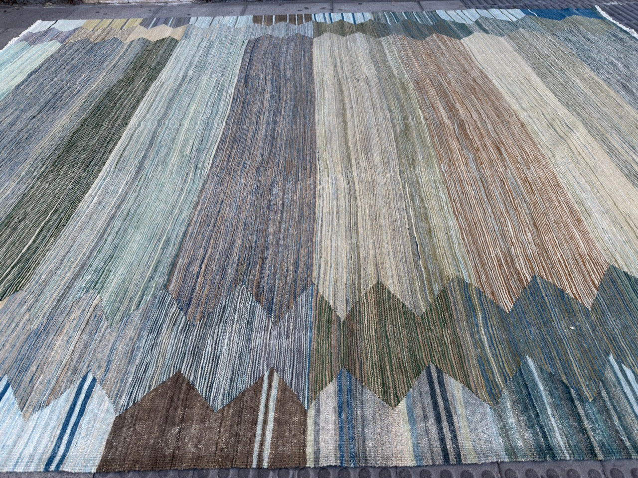 Contemporary design kilim 362x282cm