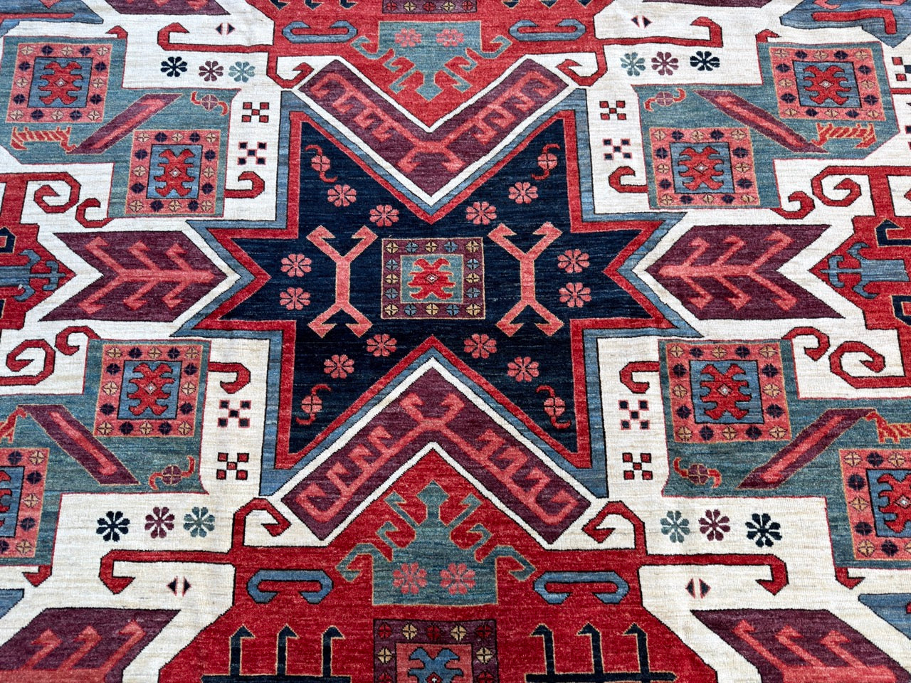 Oriental Hand knotted Rug (380x281cm)