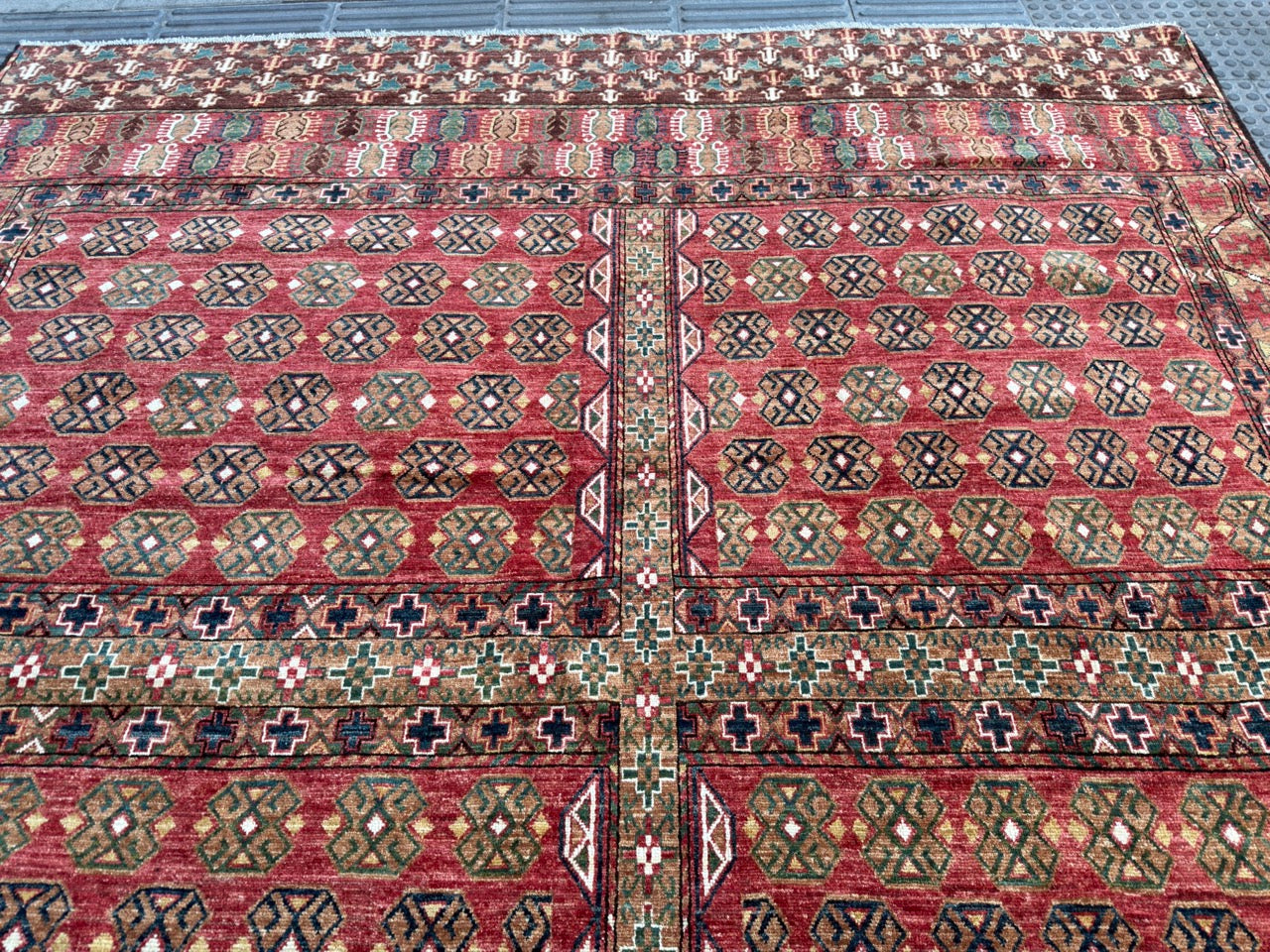 Oriental Rug 285x261cm