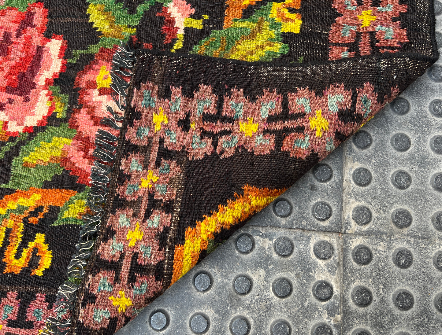 Moldovian Floral Vintage kilim (248x140cm)