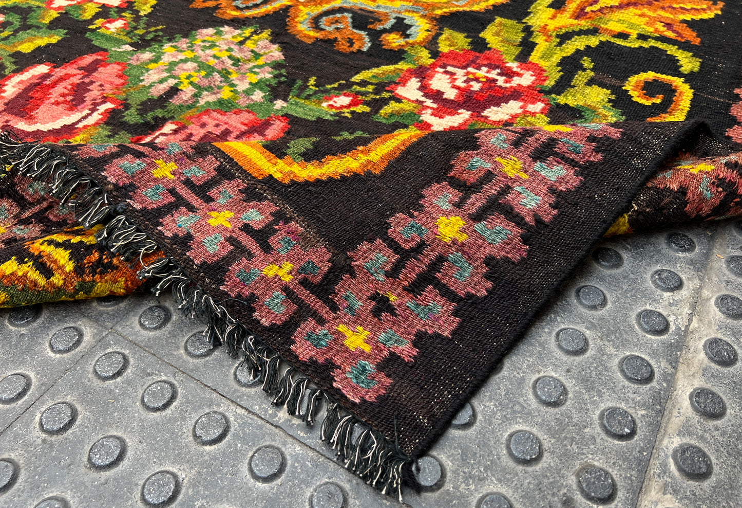 Moldovian Floral Vintage kilim (248x140cm)