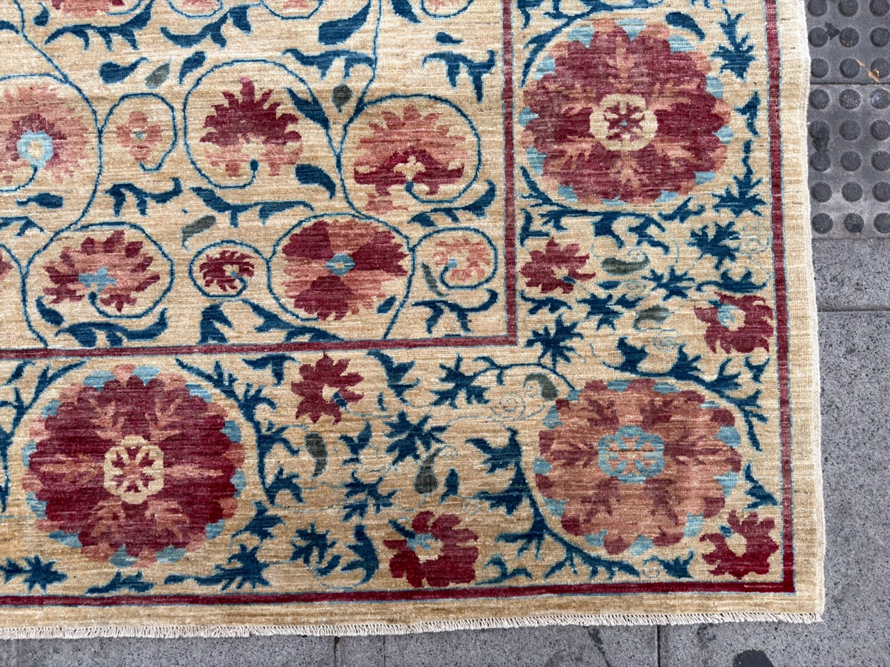 Floral Design Rug 300x242cm